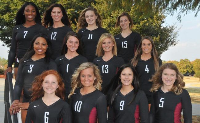 Volleyball Goes 3-1 at Vernon Tourney